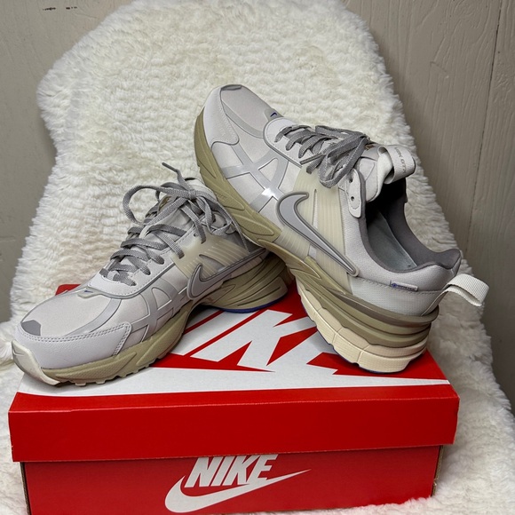 Nike V2K Run GORE-TEX - Picture 1 of 11